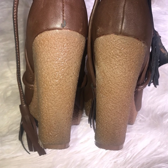 Brown Boots with Sherpa lining - Picture 3 of 3